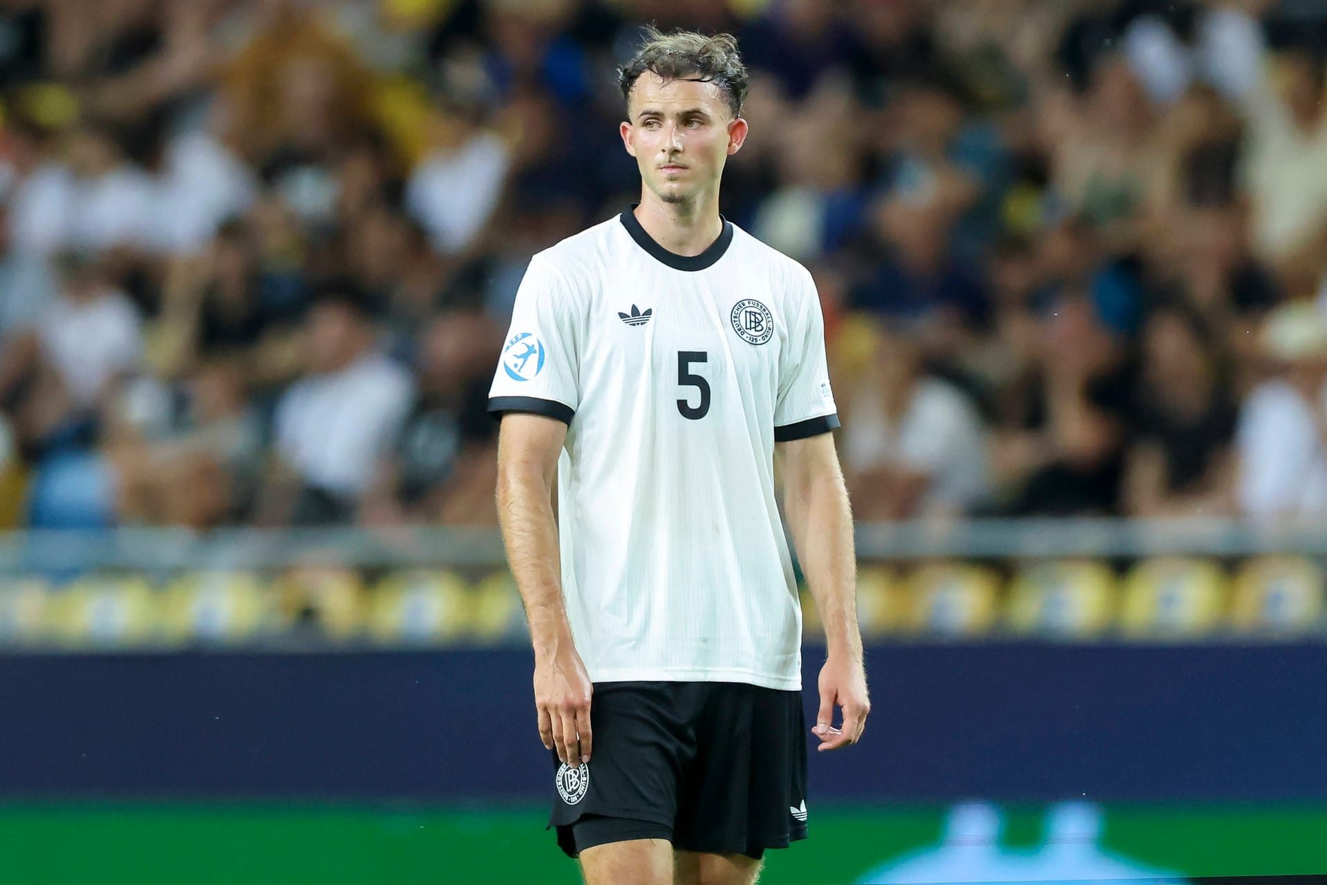 Max Rosenfelder (bis 91.): Spielt bislang ein klasse Turnier. Auch im Viertelfinale äußerst wachsam und sicher. Verhinderte einen Konter Italiens (9.), klärte in gefährlichen Szenen (24. und 73.). Allerdings beim 0:1 zu zögerlich. Ist dennoch nicht aus der deutschen Abwehrkette wegzudenken. Note 2 Max Rosenfelder (bis 91.): Spielt bislang ein klasse Turnier. Auch im Viertelfinale äußerst wachsam und sicher. Verhinderte einen Konter Italiens (9.), klärte in gefährlichen Szenen (24. und 73.). Allerdings beim 0:1 zu zögerlich. Ist dennoch nicht aus der deutschen Abwehrkette wegzudenken. Note 2