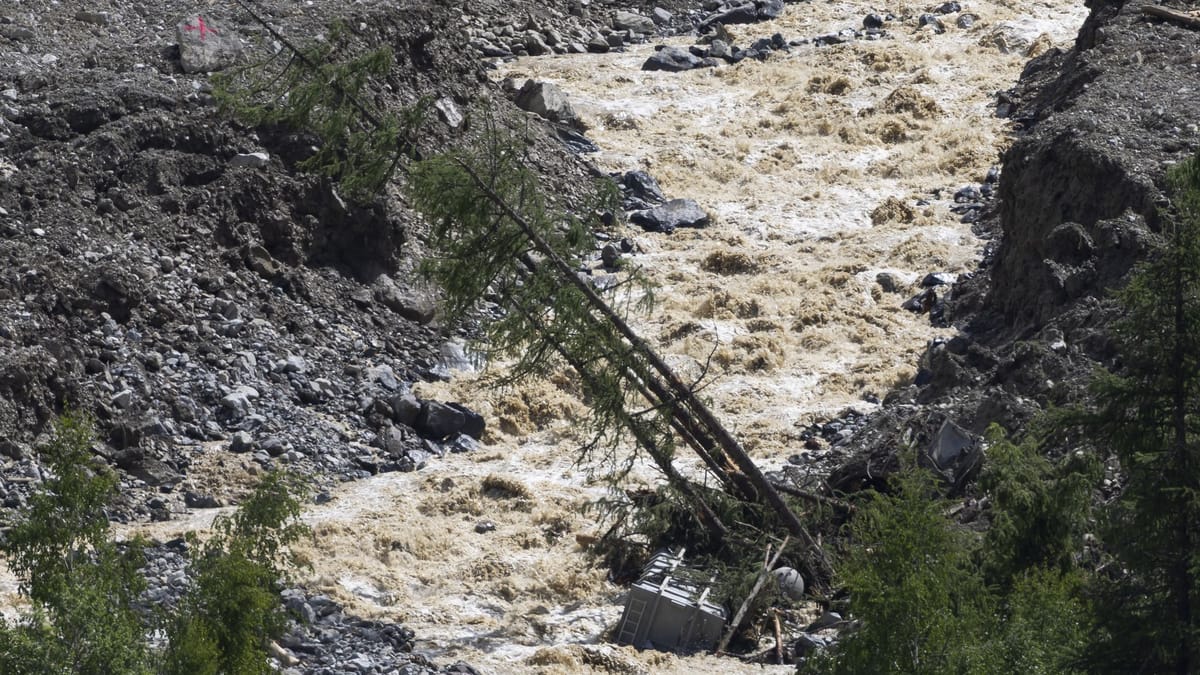 Schuttberg über Blatten 100 Meter hoch - Suche nach Schäfer