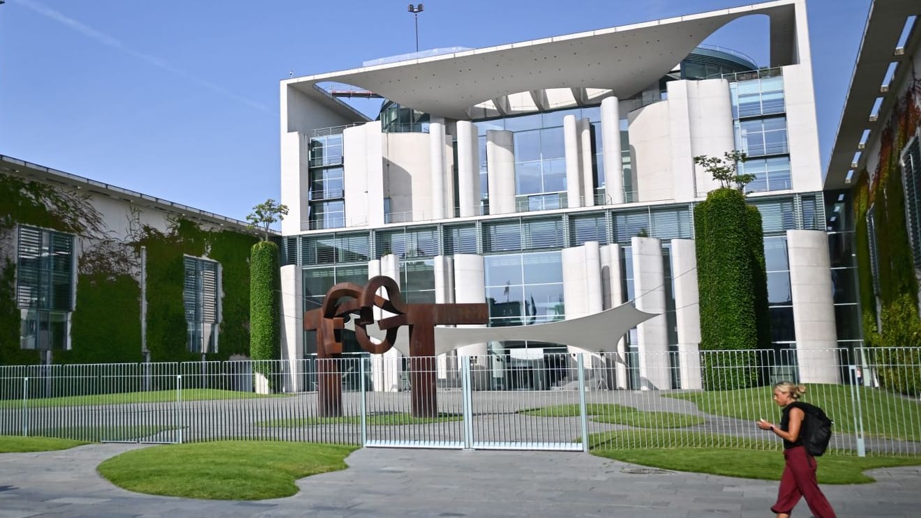 Bundeskanzleramt (Archivbild): Arbeitet hier noch jemand? Oder sitzen alle Mitarbeiter im Homeoffice?