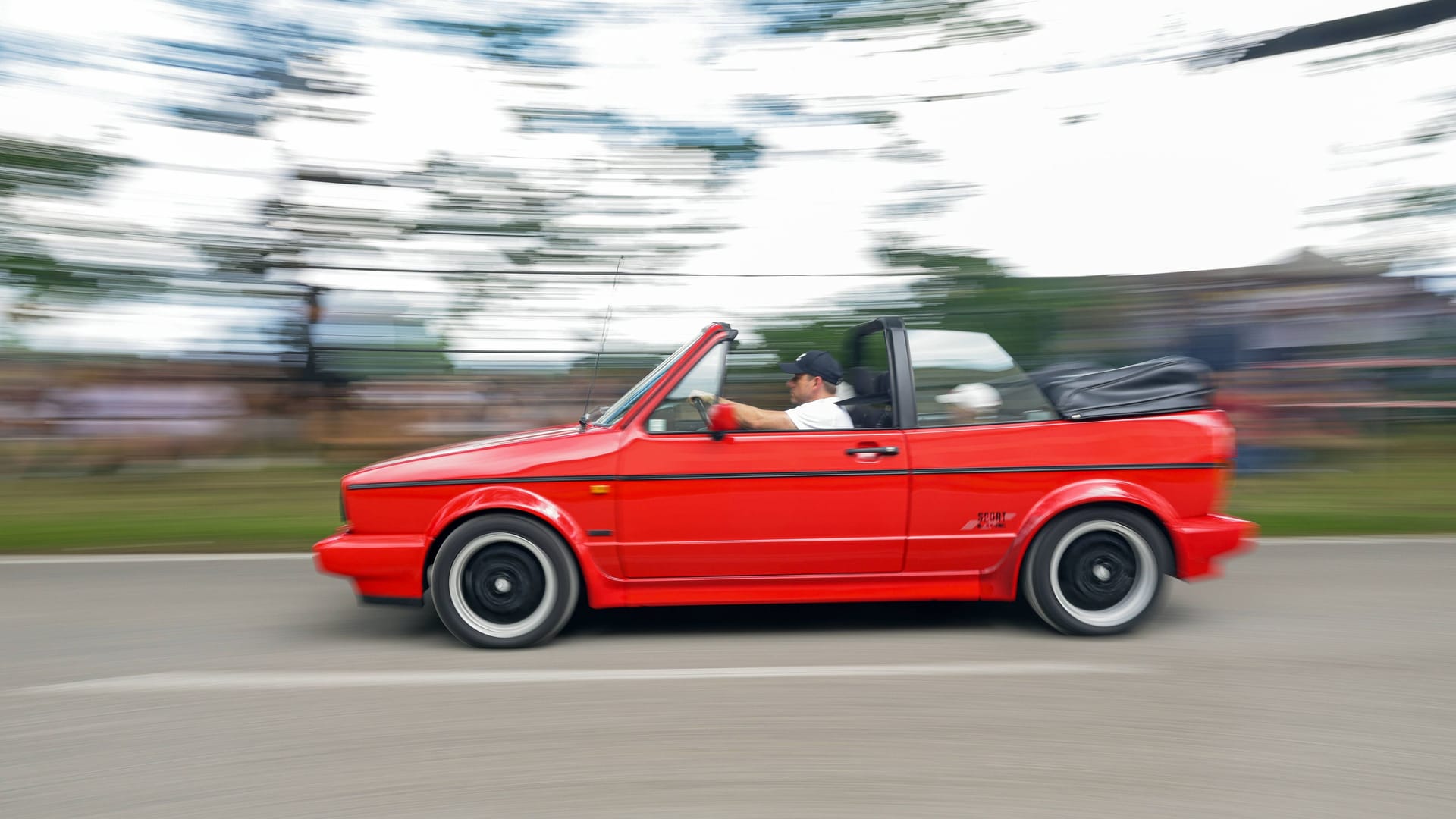 Ein VW Golf Cabriolet, oft auch als „Erdbeerkörbchen“ bekannt (Symbolbild): Das gestohlene wurde 1987 gebaut. Ein VW Golf Cabriolet, oft auch als „Erdbeerkörbchen“ bekannt (Symbolbild): Das gestohlene wurde 1987 gebaut.
