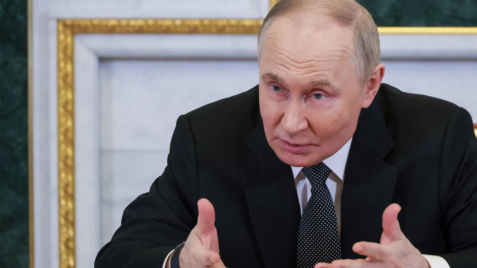 Russlands Präsident Wladimir Putin (Archivbild): Er behauptet schon lange, dass der Westen das Völkerrecht missachte.