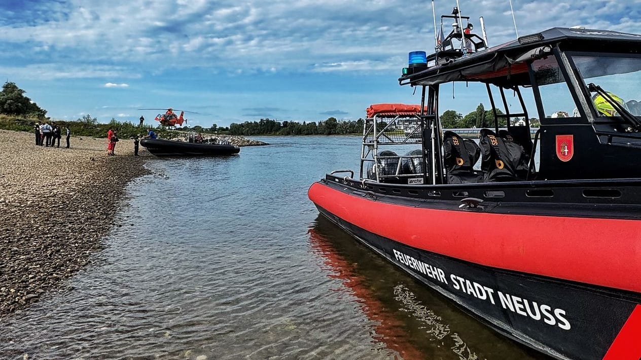 Jetski-Fahrer rettet Schwimmer Jetski-Fahrer rettet Schwimmer