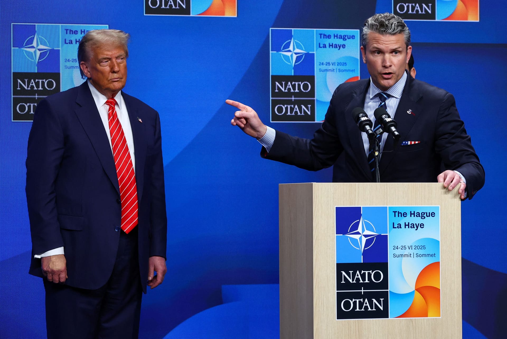 US-Verteidigungsminister Pete Hegseth und Donald Trump fallen in Den Haag über die Medien her: Kritik und Fragen sind unerwünscht.