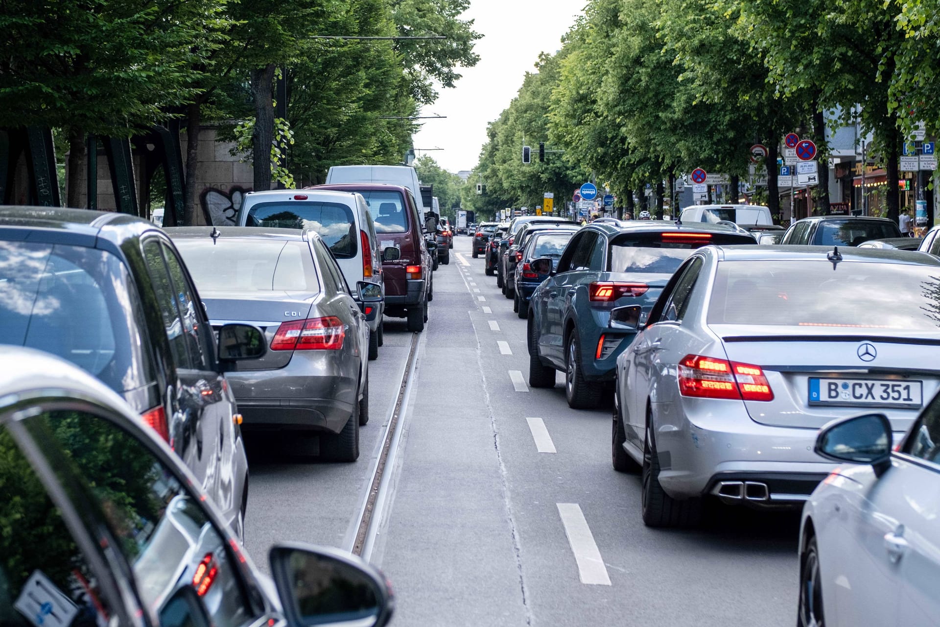 Klare Vorlieben im Straßenbild: Skoda ist im Osten deutlich beliebter – BMW und Mercedes sind im Westen stärker.