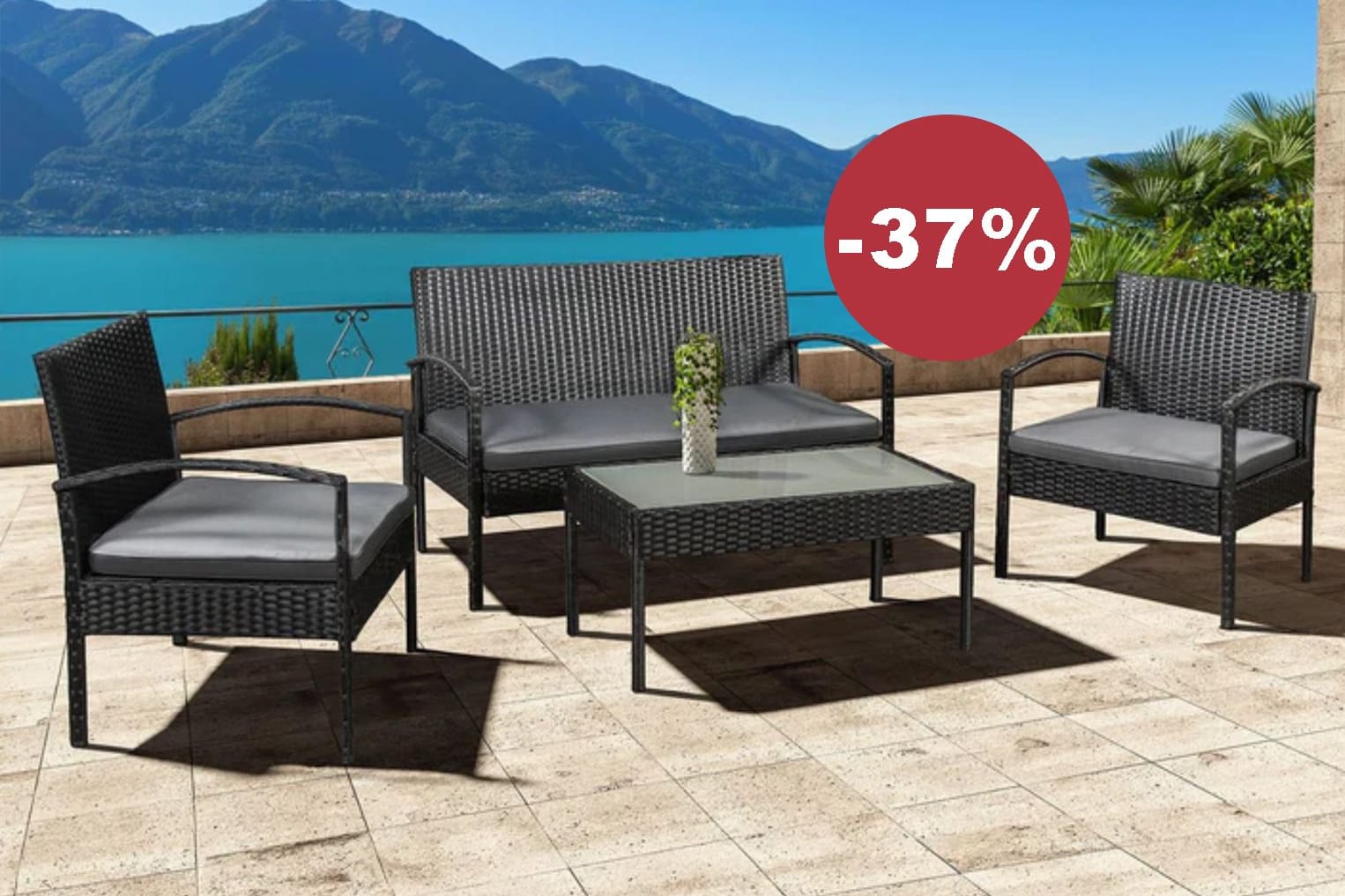 Die Polyrattan-Sitzgruppe Trinidad bietet Platz für vier Personen und ist aktuell stark reduziert.