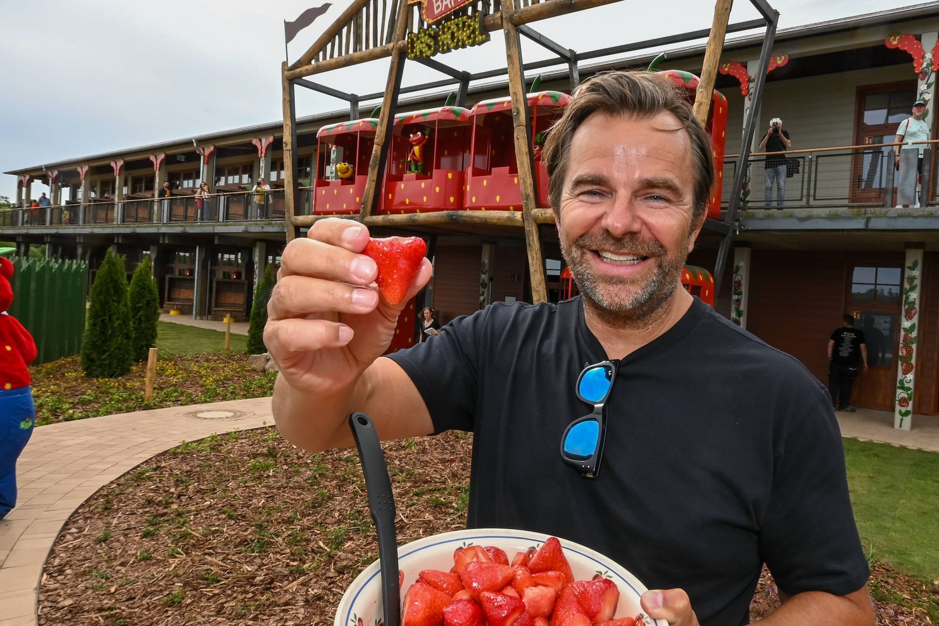 Robert Dahl, Gründer von Karls Erdbeerhof (Archivbild): Rot sind bei ihm nur die Erdbeeren, nicht die politischen Ansichten.