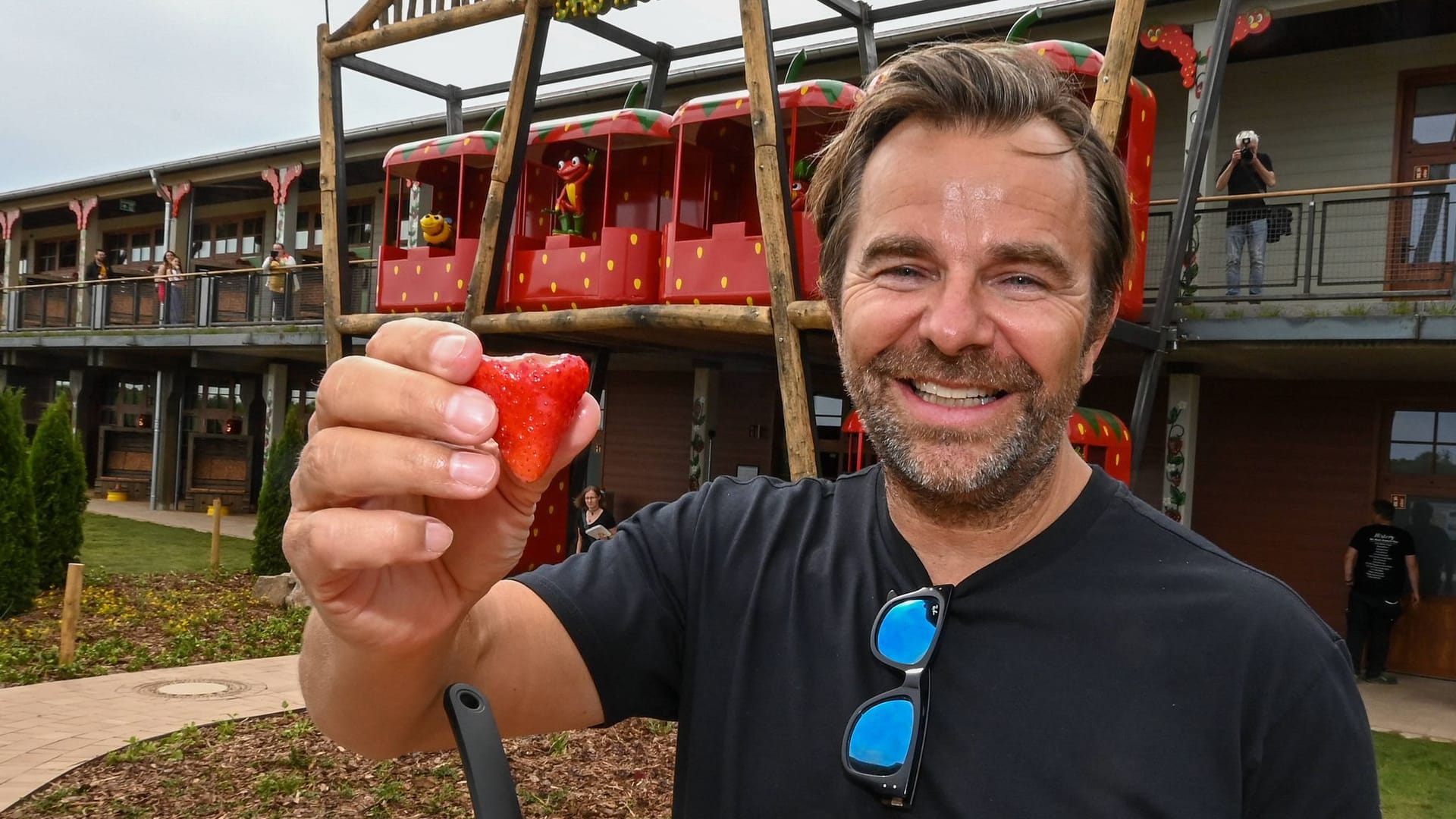 Robert Dahl, Gründer von Karls Erdbeerhof (Archivbild): Rot sind bei ihm nur die Erdbeeren, nicht die politischen Ansichten.