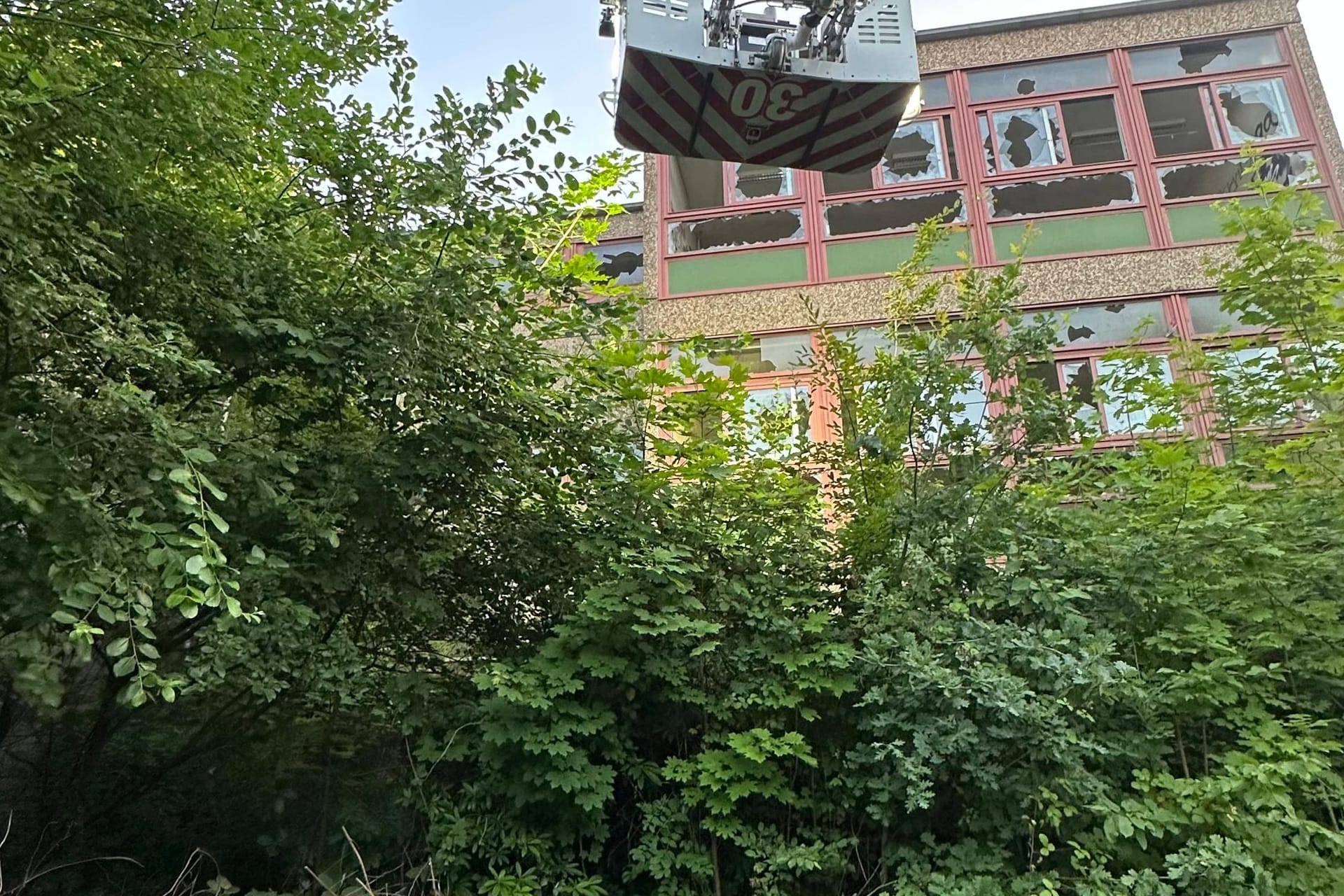 Blick auf die betroffenen Schule (Archivbild): Die Feuerwehr musste am Sonntag zu einem Brand in Essen-Schonnebeck ausrücken.