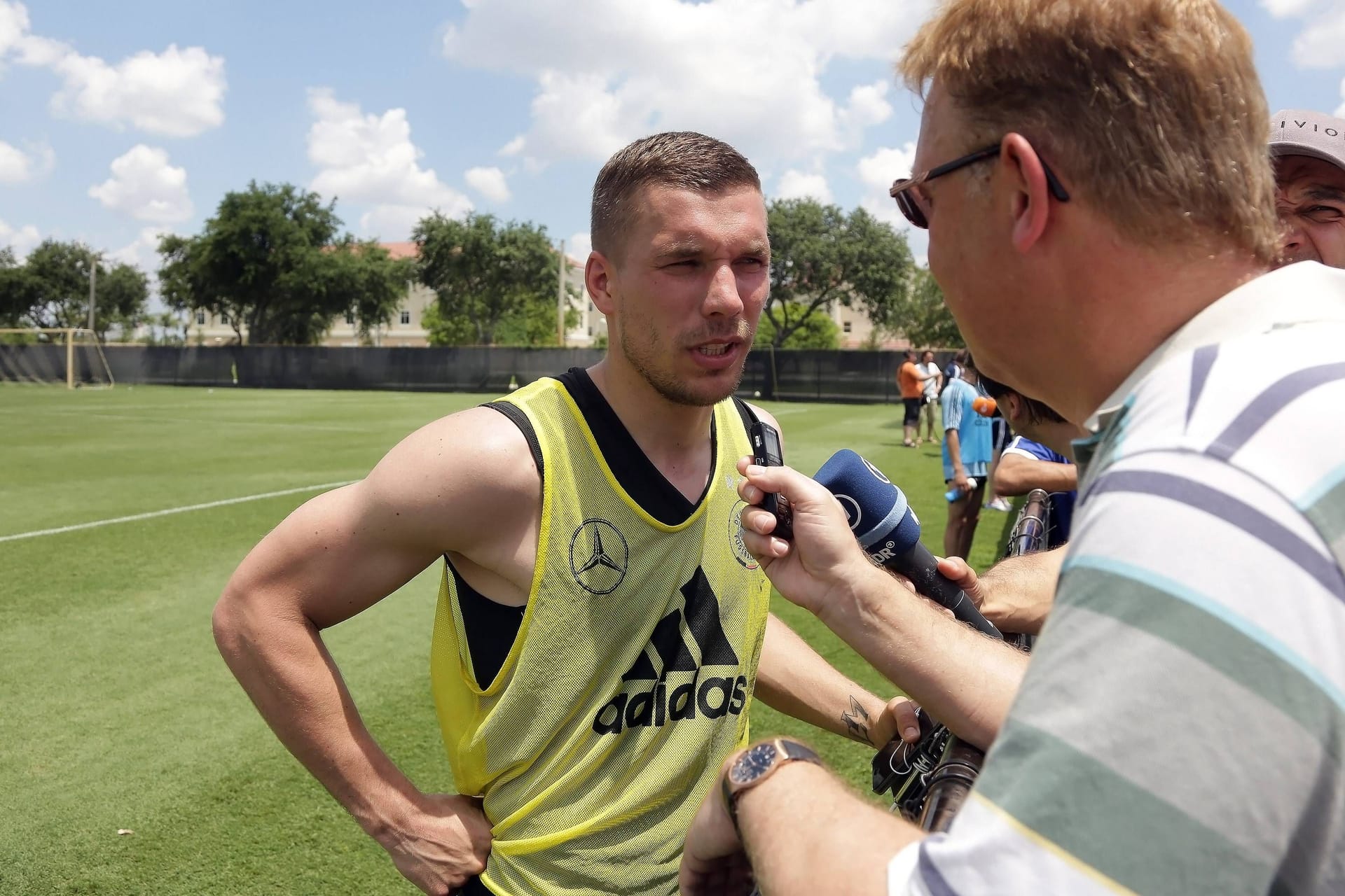 Lukas Podolski im Interview (Archivbild): Der Fußballweltmeister war lange Zeit auch für seine eindrücklichen Sprüche bekannt. Lukas Podolski im Interview (Archivbild): Der Fußballweltmeister war lange Zeit auch für seine eindrücklichen Sprüche bekannt.