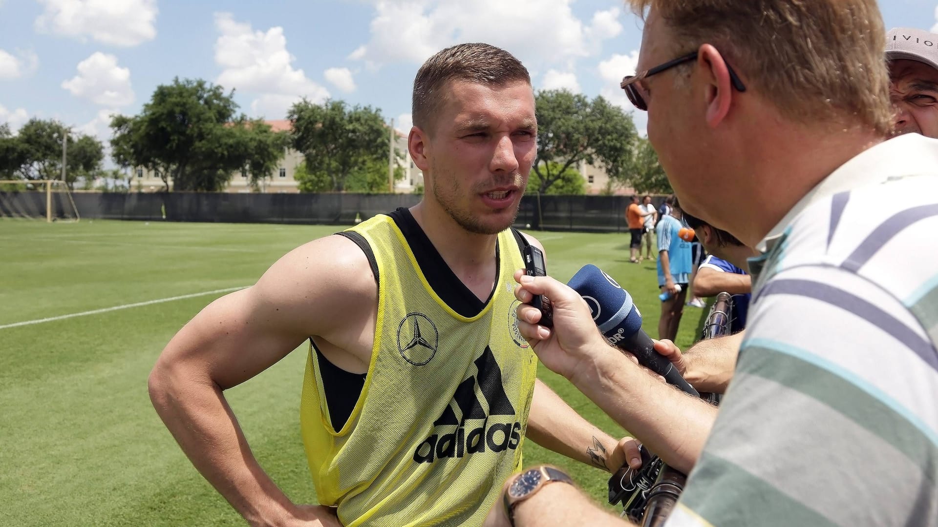 Lukas Podolski im Interview (Archivbild): Der Fußballweltmeister war lange Zeit auch für seine eindrücklichen Sprüche bekannt.