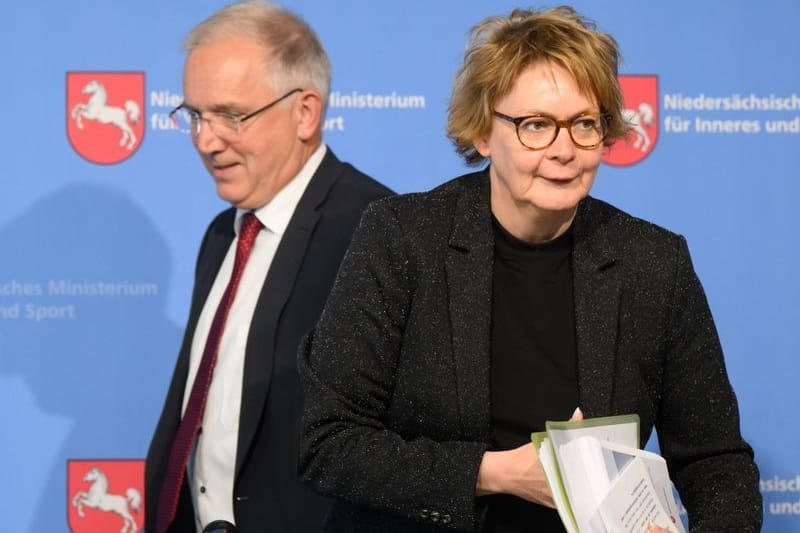 Dirk Pejril und Daniela Behrens (SPD): Der Verfassungsschutzpräsident in Niedersachsen und die Innenministerin haben den Verfassungsschutzbericht 2024 für Niedersachsen vorgestellt.
