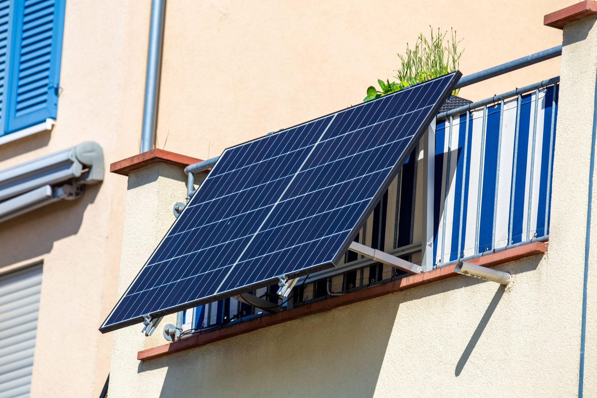 Mit dem Komplettset produzieren Sie Ihren eigenen Strom zu Hause.