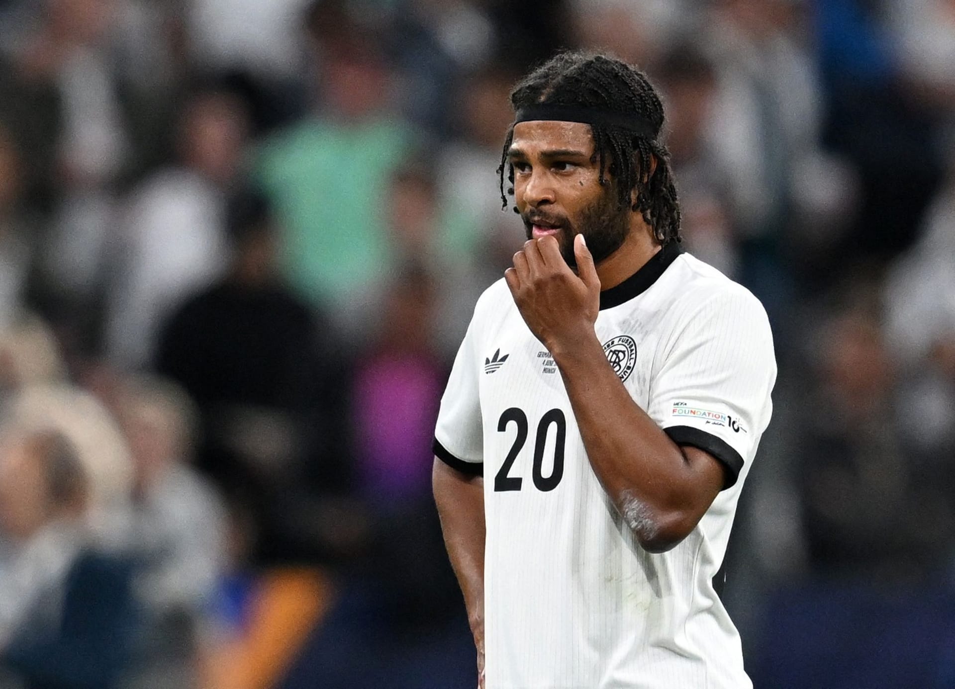Serge Gnabry (ab 60.): An der Entstehung des 1:2 mitbeteiligt. Nach vorn konnte er keine Akzente mehr setzen. Note 5 Serge Gnabry (ab 60.): An der Entstehung des 1:2 mitbeteiligt. Nach vorn konnte er keine Akzente mehr setzen. Note 5