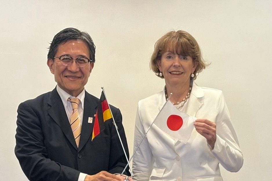 Seit 62 Jahren Städtepartner: Oberbürgermeisterin Henriette Reker und Kyotos Bürgermeister Koji Matsui. Seit 62 Jahren Städtepartner: Oberbürgermeisterin Henriette Reker und Kyotos Bürgermeister Koji Matsui.
