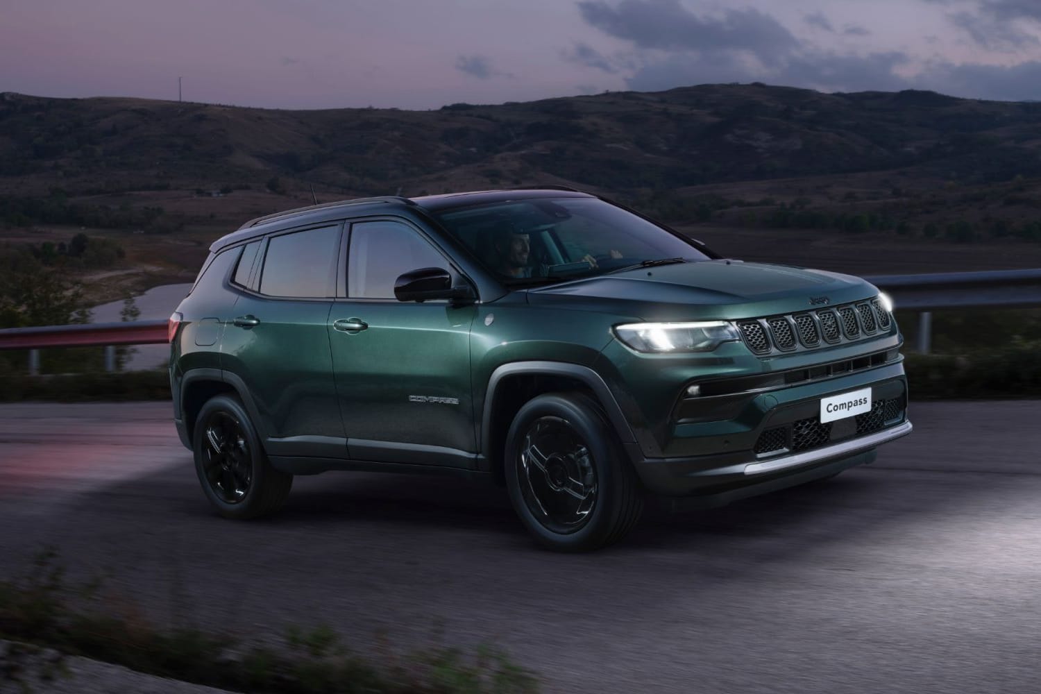 Leasing-Angebot für SUV: Den Jeep Compass Altitude MY25 leasen Sie bei 9Drive für nur 149 Euro im Monat.