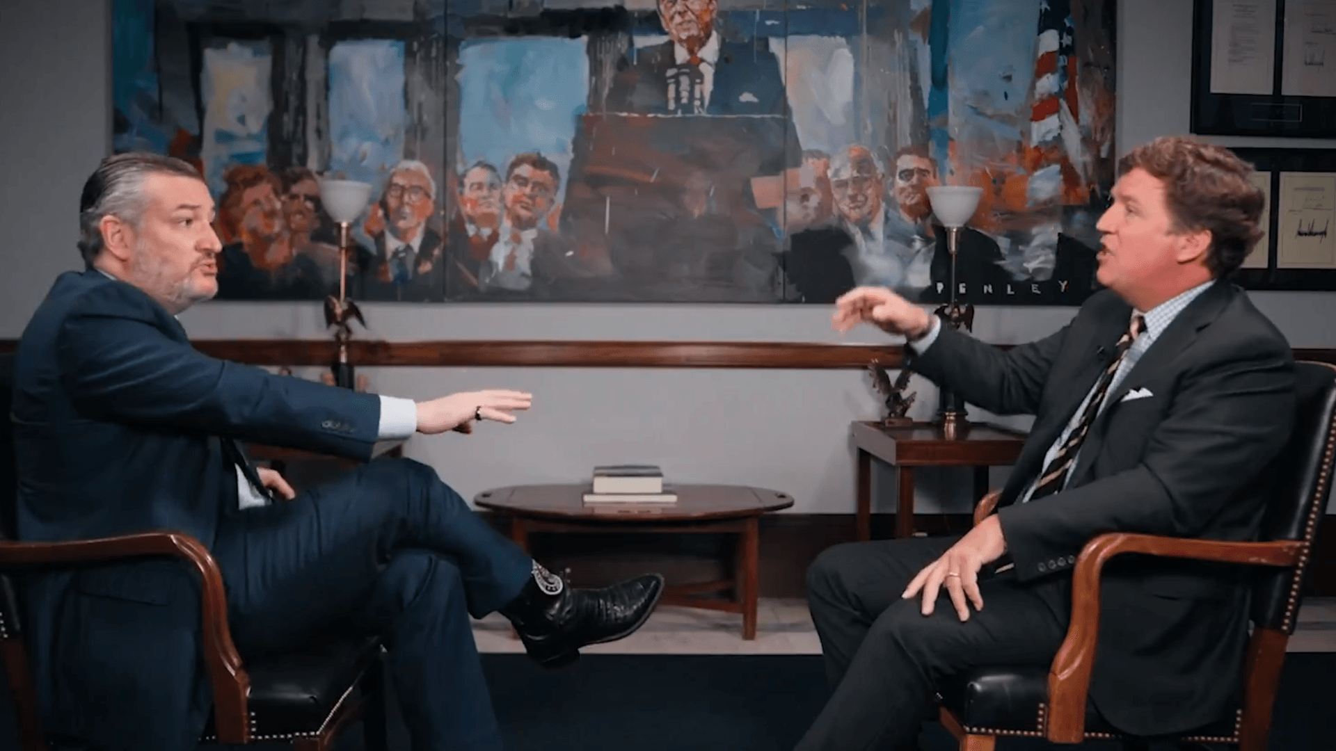 Ted Cruz und Tucker Carlson: Die beiden Trump-Unterstützer sind vor Kamera verbal aneinandergeraten. Ted Cruz und Tucker Carlson: Die beiden Trump-Unterstützer sind vor Kamera verbal aneinandergeraten.