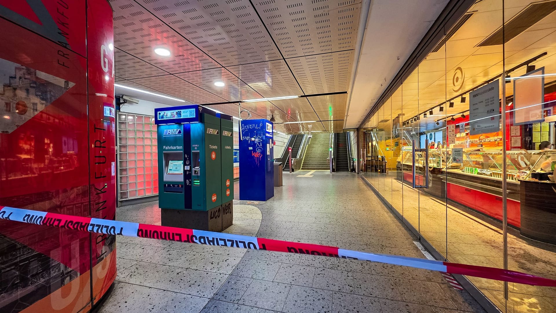 Gesperrte Galluswarte am Dienstagabend: Die Polizei ermittelt nach einem Vorfall.