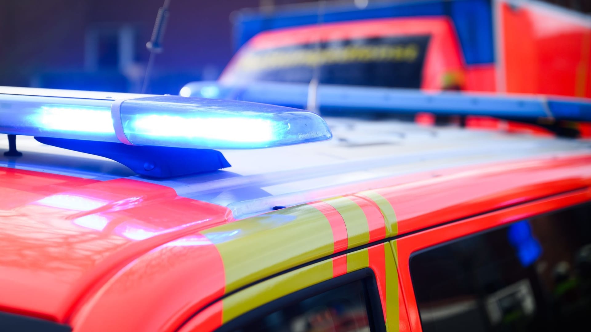 Frau bei Wohnungsbrand in Düsseldorf verletzt (Symbolbild) Frau bei Wohnungsbrand in Düsseldorf verletzt (Symbolbild)