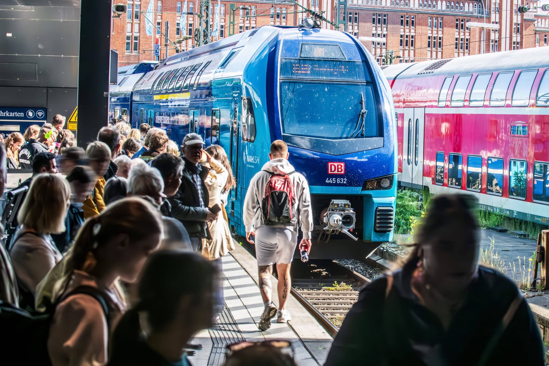 Sitzen wird teurer: Die Bahn erhöht die Preise für Reservierungen und schafft ein wichtiges Angebot ab.