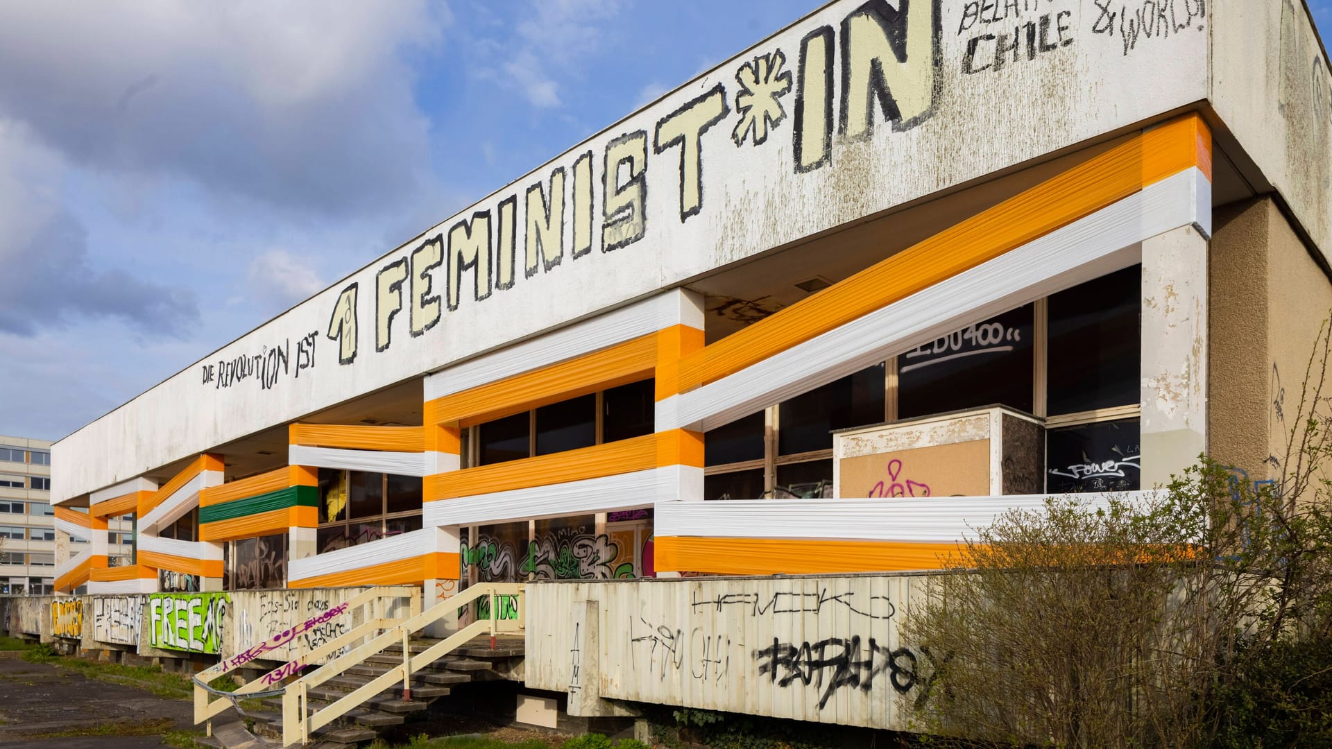 Blick auf das sanierungsbedürftige Kulturzentrum in der Pirnaische Vorstadt: Der Bund hat nun seine Förderzusage für die Robotron-Kantine erteilt