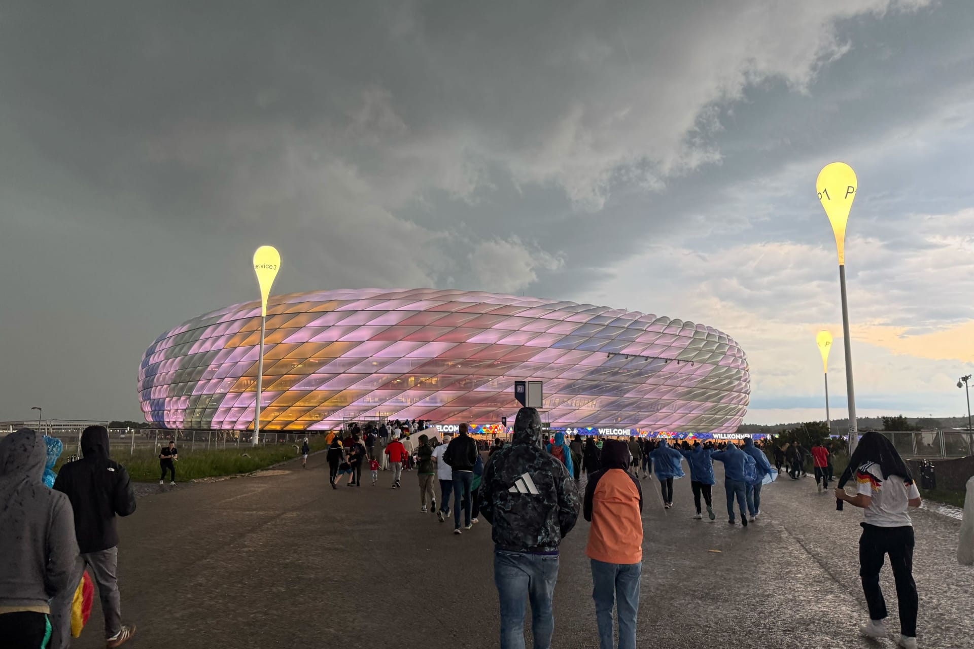 Fans vor der Allianz Arena: Gegner im Halbfinale der Nations League ist Portugal.