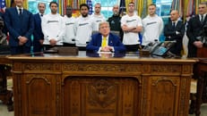 Mit Juve-Team im Rücken: Trump beantwortet Fragen zu Krieg