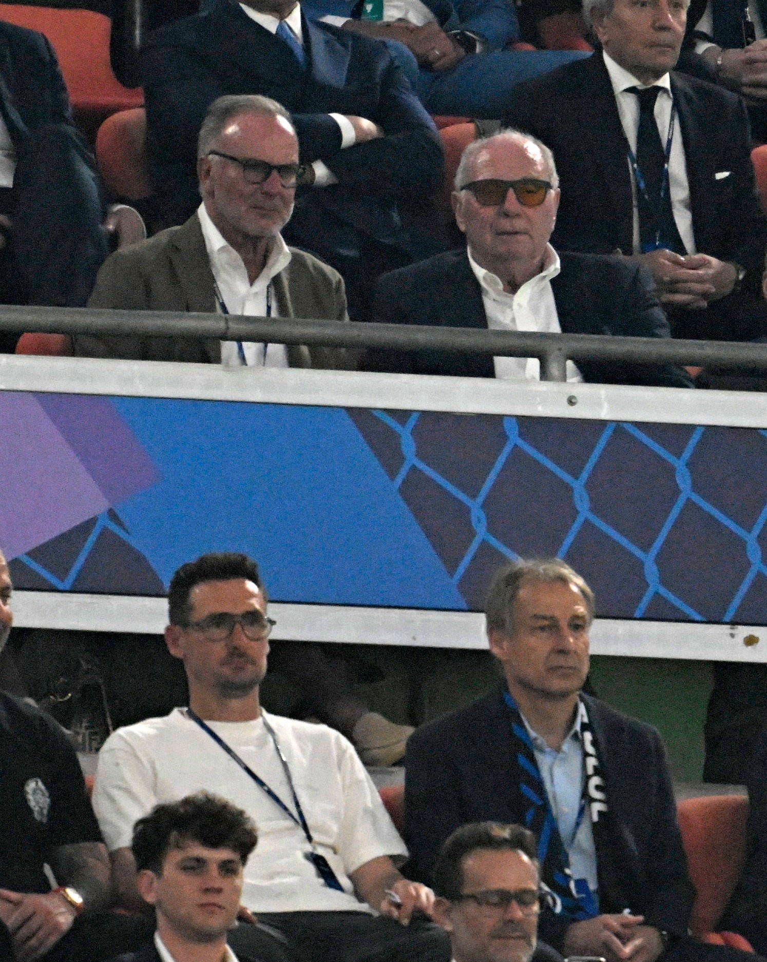 Karl-Heinz Rummenigge (l.) und Uli Hoeneß: Die beiden Ex-Bayern-Bosse verfolgten das Champions-League-Finale in München auf der Tribüne.