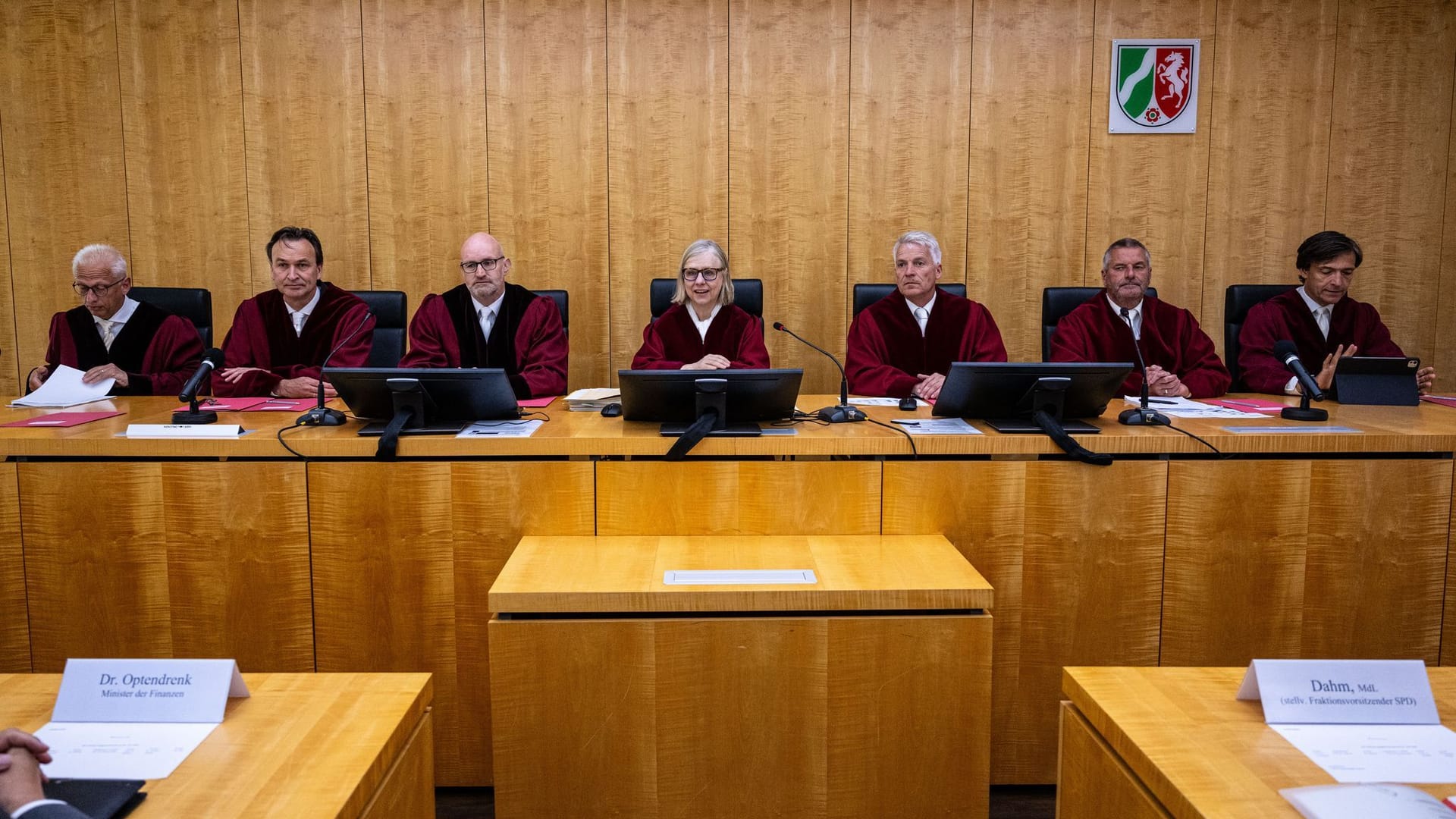 Verfassungsgerichtshof Nordrhein-Westfalen zu Kreditaufnahme Verfassungsgerichtshof Nordrhein-Westfalen zu Kreditaufnahme