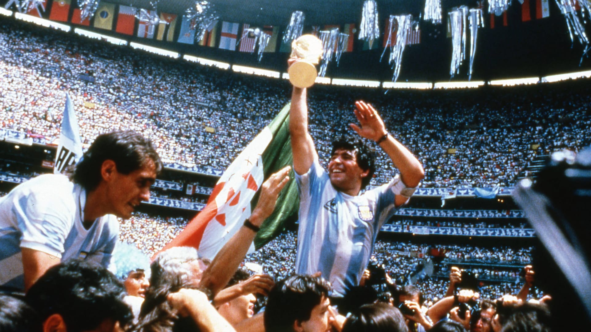 Schwarz war schwieriger als Gold: Fußball-Weltmeister Maradona im Jahr 1986. An Enzo Ferrari wäre er fast gescheitert.