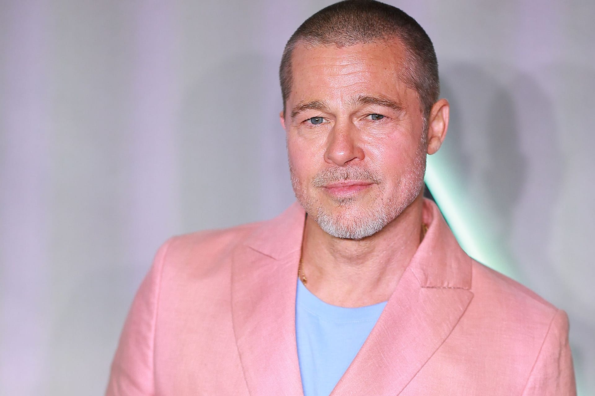 Brad Pitt: Der Schauspieler besuchte die Premiere seines neuen Films nicht allein.