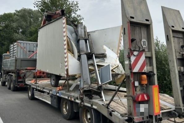 Beschädigter Lkw: Missglücktes Manöver kostet über 100.000 Euro.