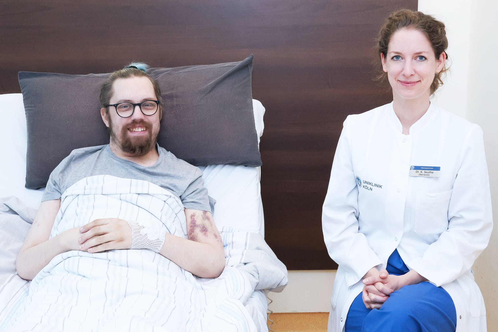 Herzzentrum der Uniklinik Köln: Patient Sebastian Jost mit Dr. Katharina Seuthe