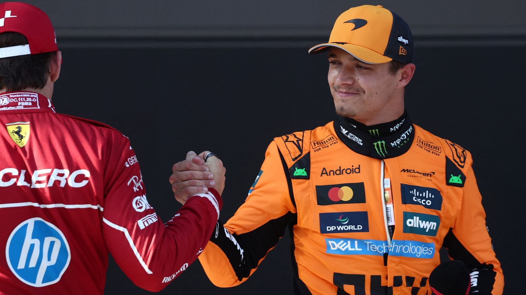 Abgeklatscht: Pole-Setter Norris (r.) und Ferrari-Pilot Leclerc nach dem Qualifying in Spielberg.