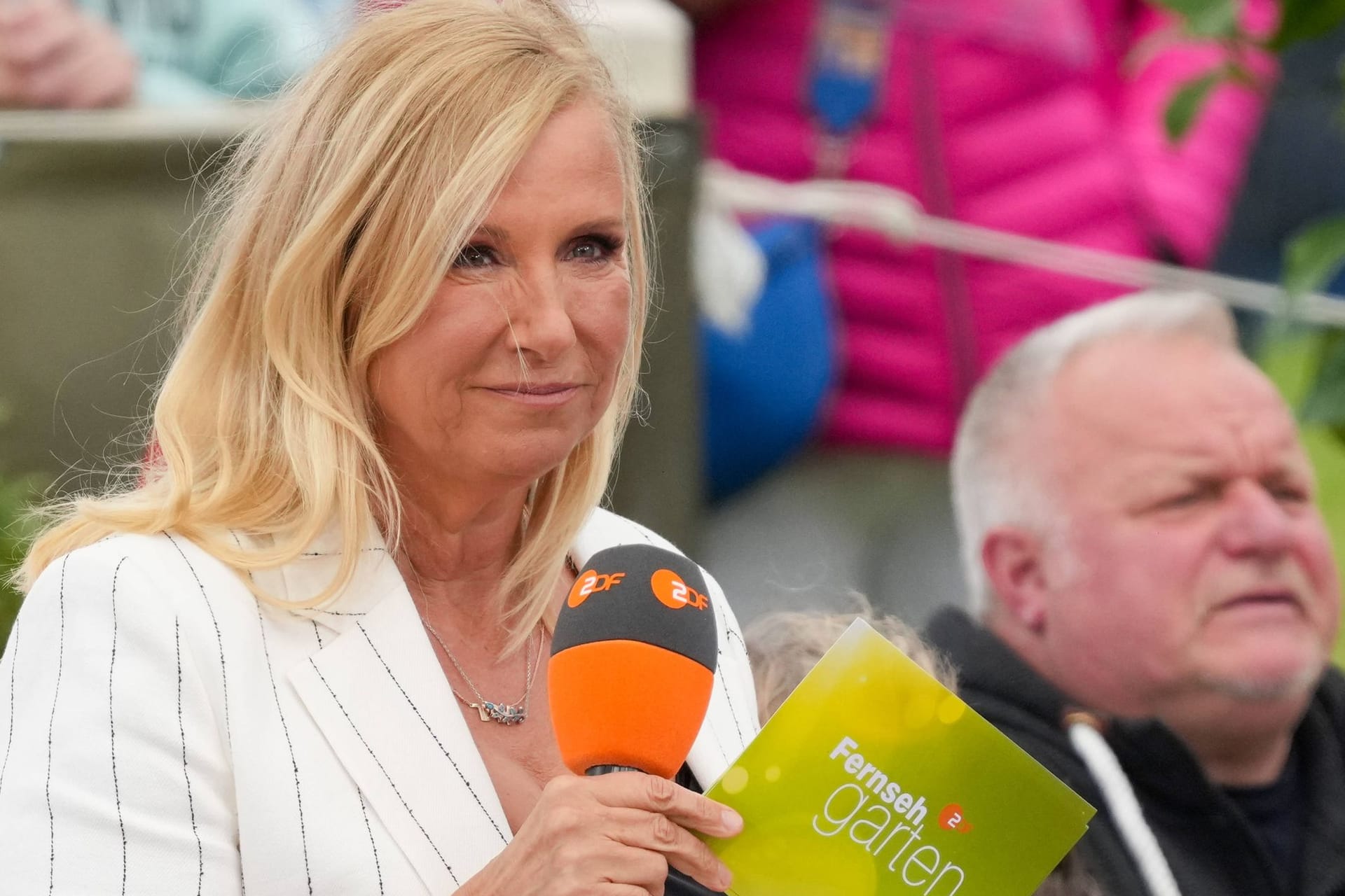 "ZDF-Fernsehgarten": Andrea Kiewel ist als Moderatorin für ihre schrillen Outfits bekannt.