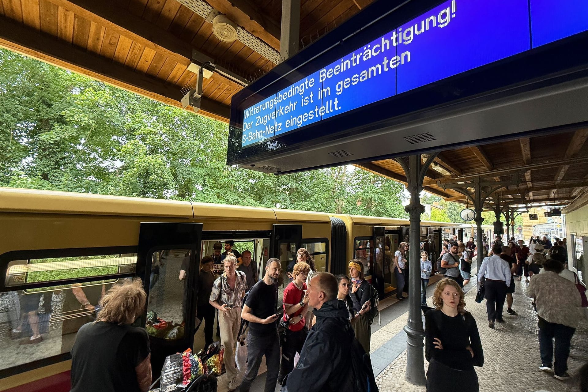 Sturm in Berlin - S-Bahn-Verkehr ausgesetzt
