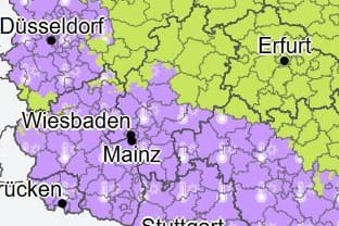 Wetter in Deutschland: Für die in Lila eingefärbten Gebiete gilt am Sonntag eine Warnung vor Hitze.