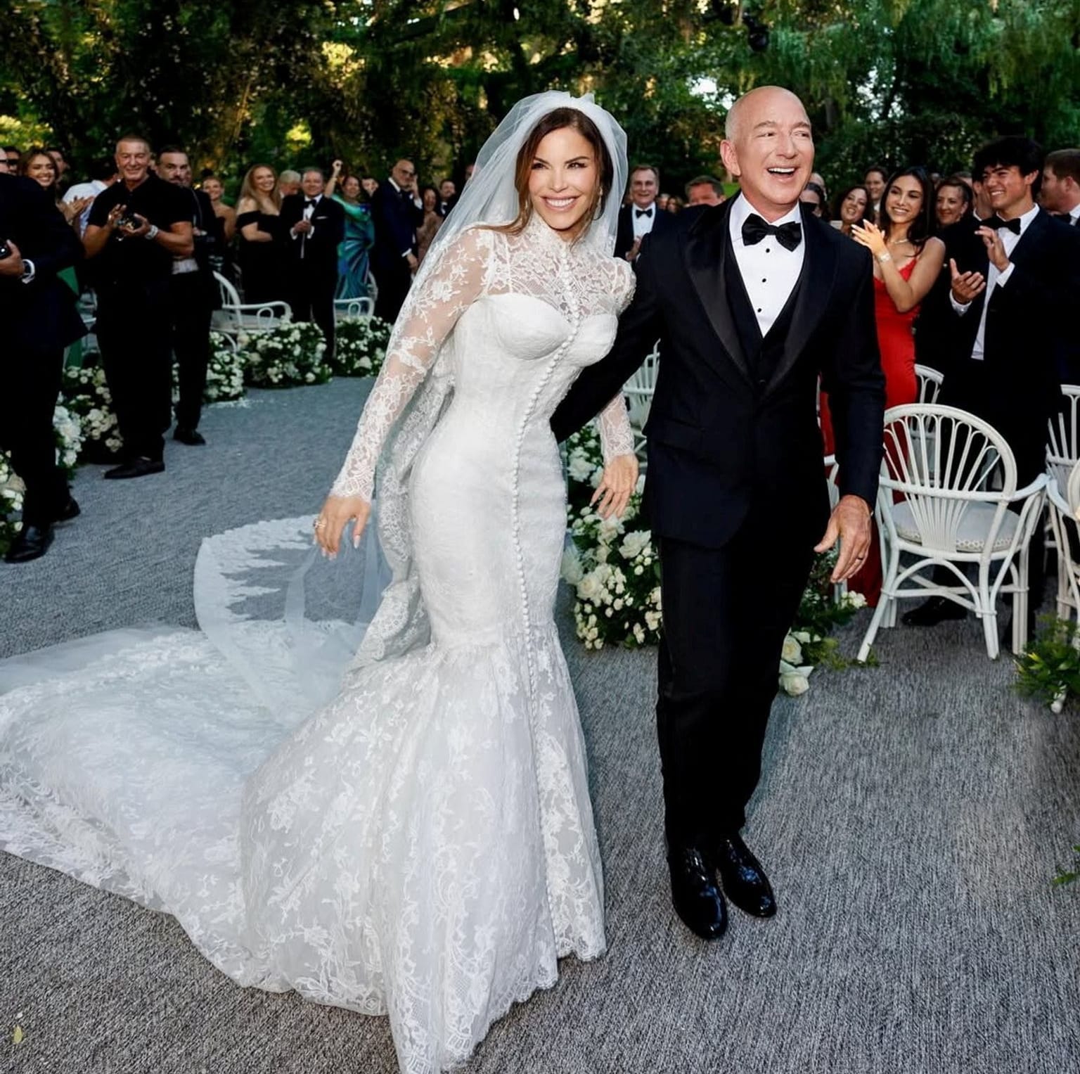 Jeff Bezos und Lauren Sánchez strahlen bei der Hochzeit in Venedig.