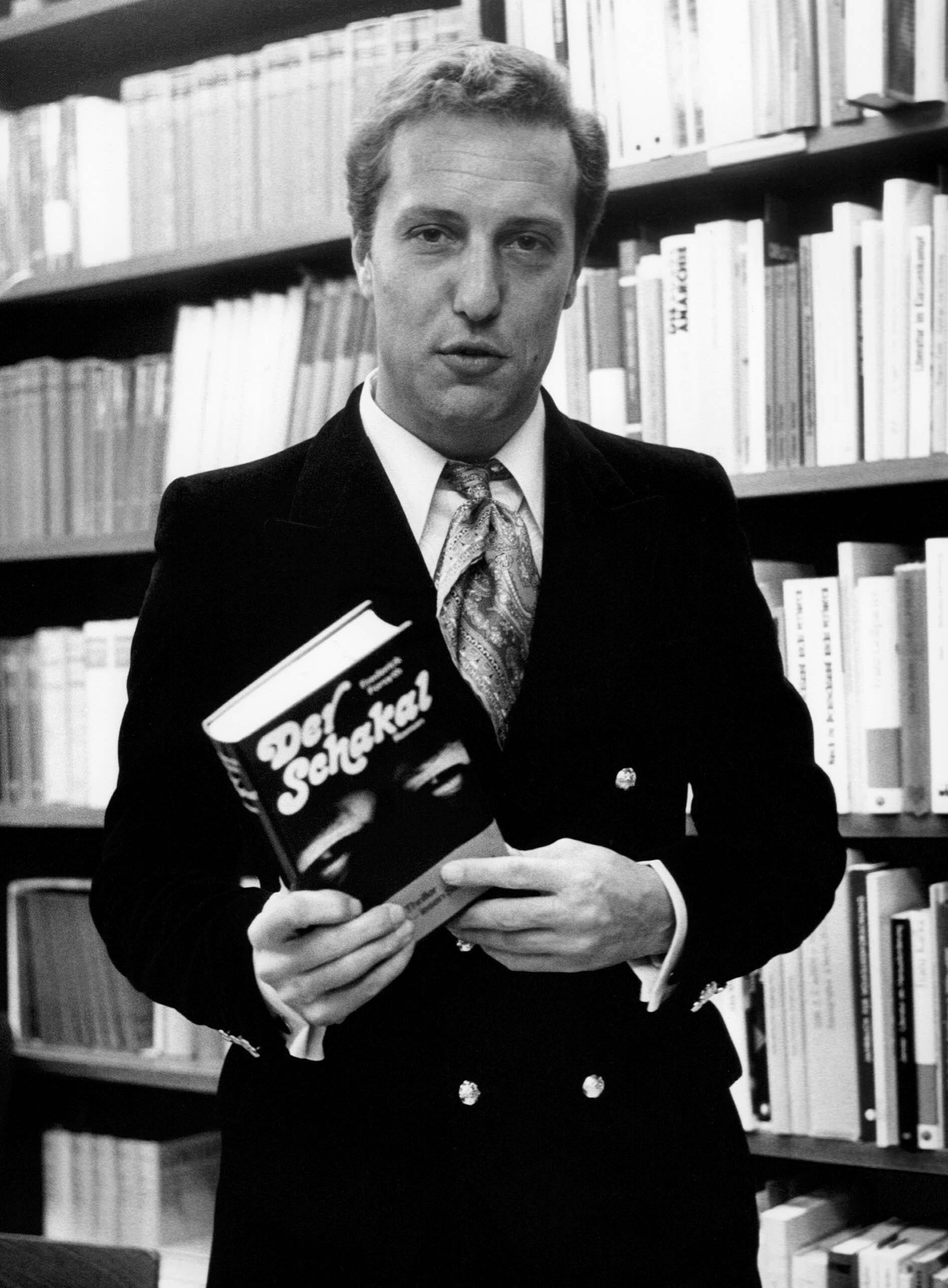 Frederick Forsyth Anfang der Achtziger mit seinem Bestseller "Der Schakal".