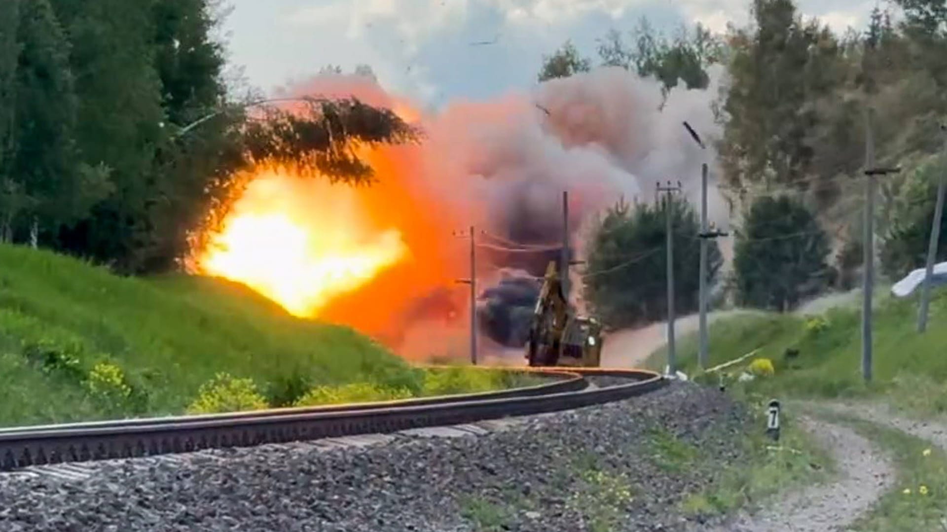 Kontrollierte Sprengung an Bahngleisen in Briansk (Symbolbild): Immer wieder gibt es Sabotageakte an der russischen Infrastruktur Kontrollierte Sprengung an Bahngleisen in Briansk (Symbolbild): Immer wieder gibt es Sabotageakte an der russischen Infrastruktur