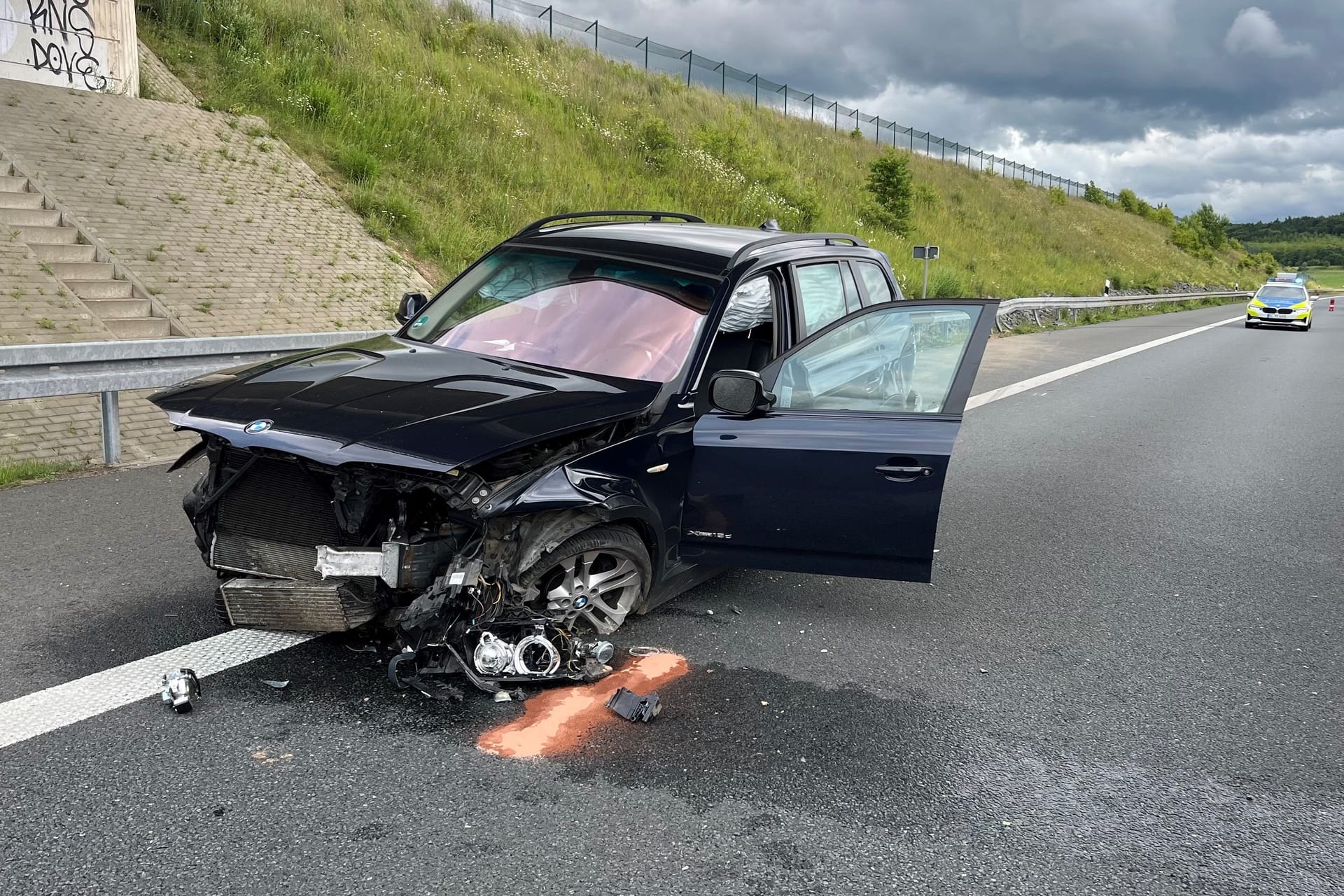 Das Unfallfahrzeug: Auf der Autobahn 7 hat es gekracht.