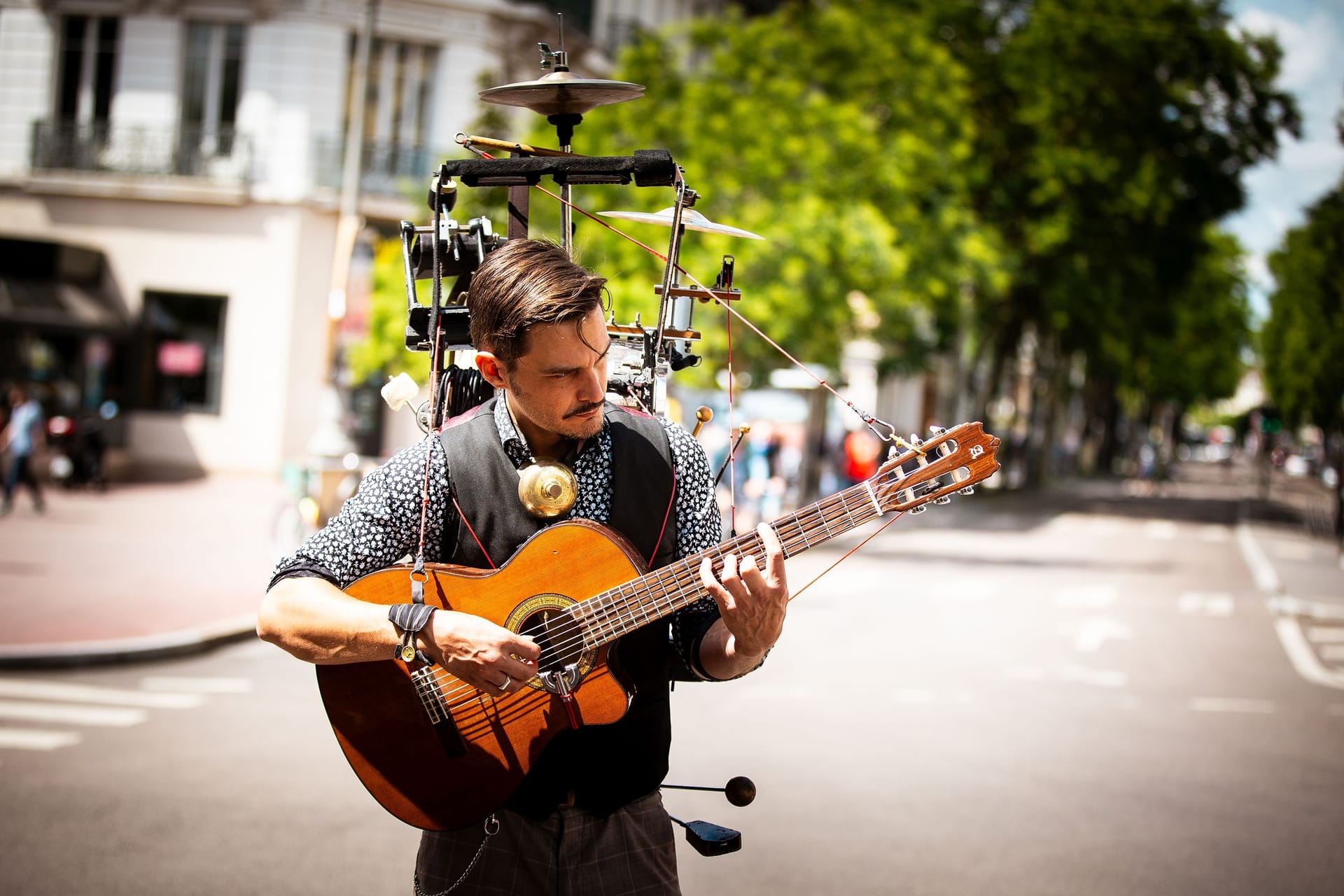 Multiinstrumentalist Santiago Moreno: Er verwandelt sich selbst in ein lebendes Orchester.