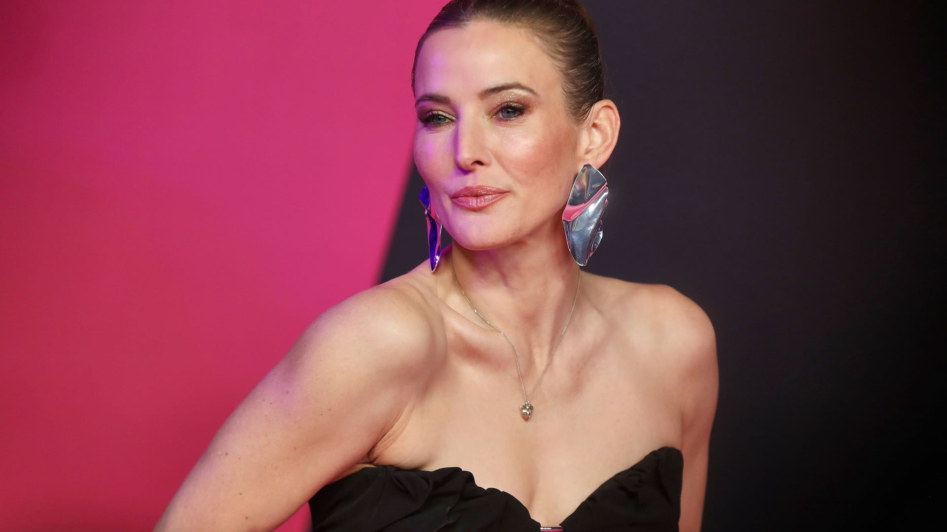 Moderatorin Jeannine Michaelsen ist in Königswinter bei Köln aufgewachsen: Sie nimmt an der fünften Staffel der Survival-Serie "7 vs. Wild" teil. Moderatorin Jeannine Michaelsen ist in Königswinter bei Köln aufgewachsen: Sie nimmt an der fünften Staffel der Survival-Serie "7 vs. Wild" teil.