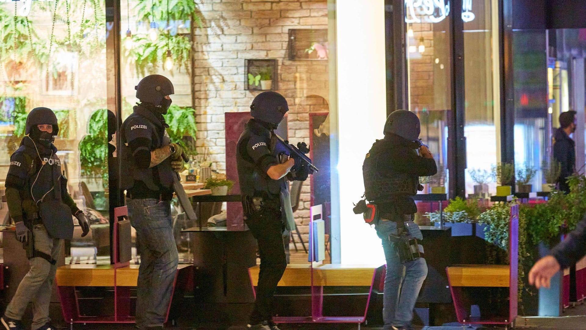 Elitepolizisten der "Cobra" beim Terroranschlag in Wien im November 2020.