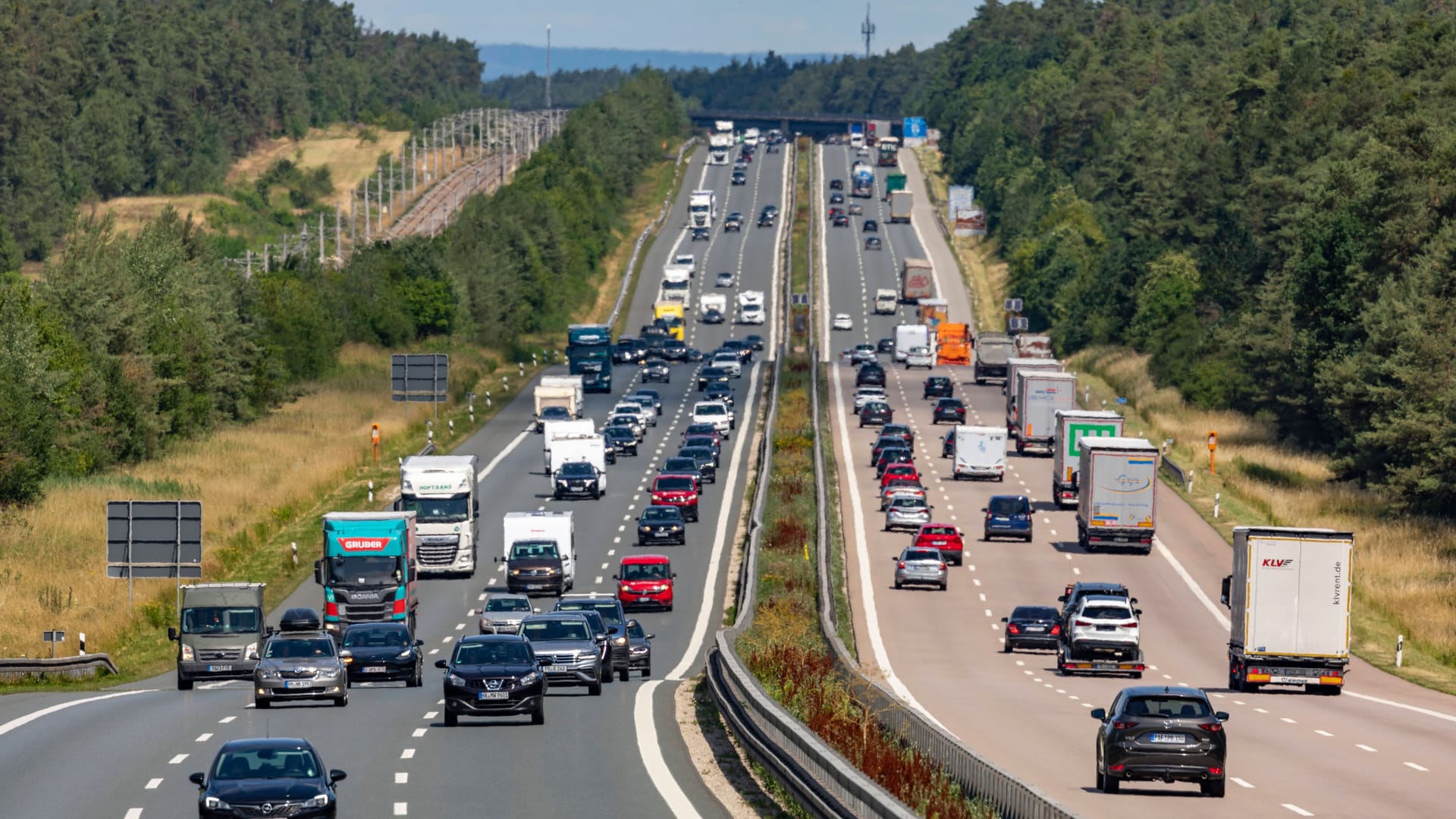 Die A9 zwischen Nürnberg und München (Archivbild): Auf dieser dürfte am Wochenende viel los sein. Die A9 zwischen Nürnberg und München (Archivbild): Auf dieser dürfte am Wochenende viel los sein.