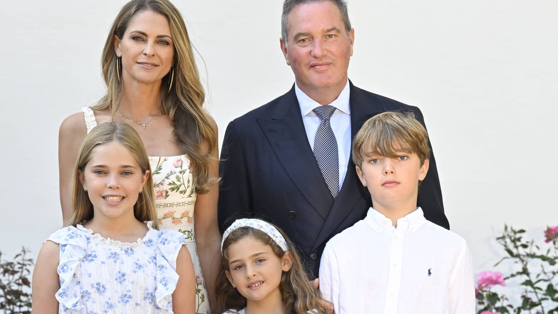 Prinzessin Madeleine mit ihrem Ehemann Chris O'Neill und ihren Kindern Leonore, Adrienne und Nicolas: Prinzessin Adrienne stand bei einem Royals-Auftritt jetzt im Fokus.
