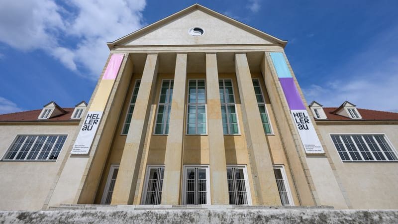 Blick auf das Festspielhaus Hellerau (Archivbild): Das Festspielhaus Hellerau lockt sein Publikum in der kommenden Spielzeit mit namhaften Künstlern und Ensembles.