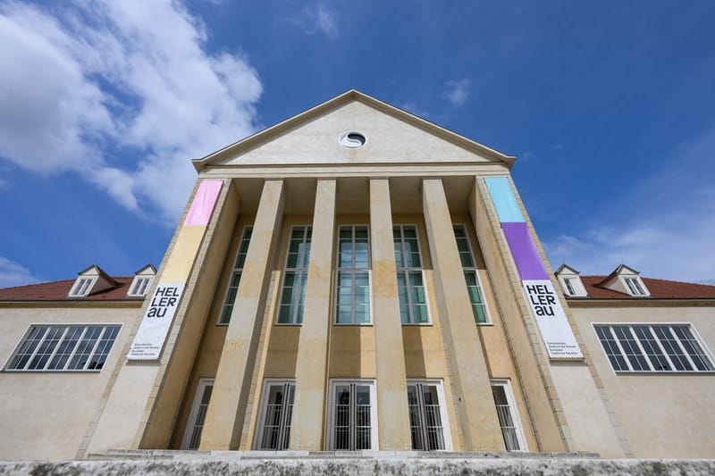 Blick auf das Festspielhaus Hellerau (Archivbild): Das Festspielhaus Hellerau lockt sein Publikum in der kommenden Spielzeit mit namhaften Künstlern und Ensembles.