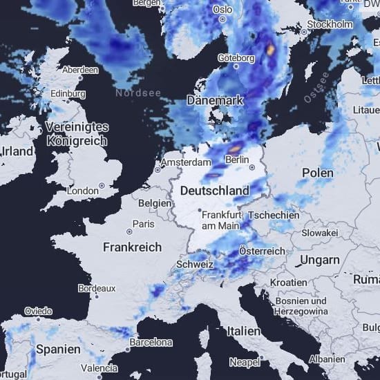 Die Regenprognose für 16 Uhr, 23. Juni: Die Wetterlage bringt Gewitter und hohe Temperaturen.