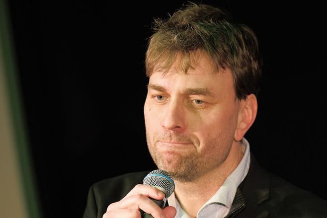 Der Bundestagsabgeordnete Stefan Gelbhaar (Bündnis 90/Die Grünen) reagiert auf seine ausgebliebene Wiederwahl als Direktkandidat für den Wahlkreis Berlin-Pankow zur kommenden Bundestagswahl.