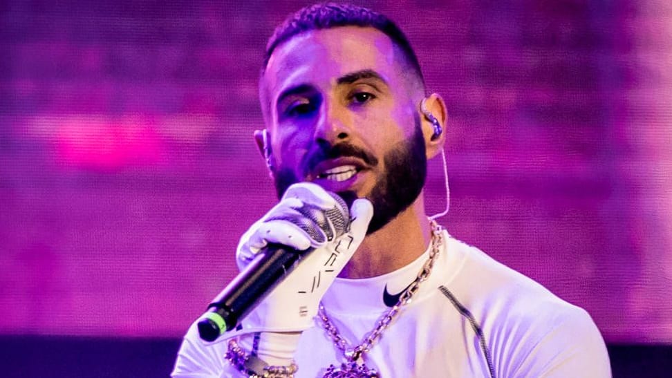 Rapper Shindy bei einem Auftritt (Archivfoto): Ein neues Video des Rappers sorgt für Aufsehen – nicht nur wegen der Musik.